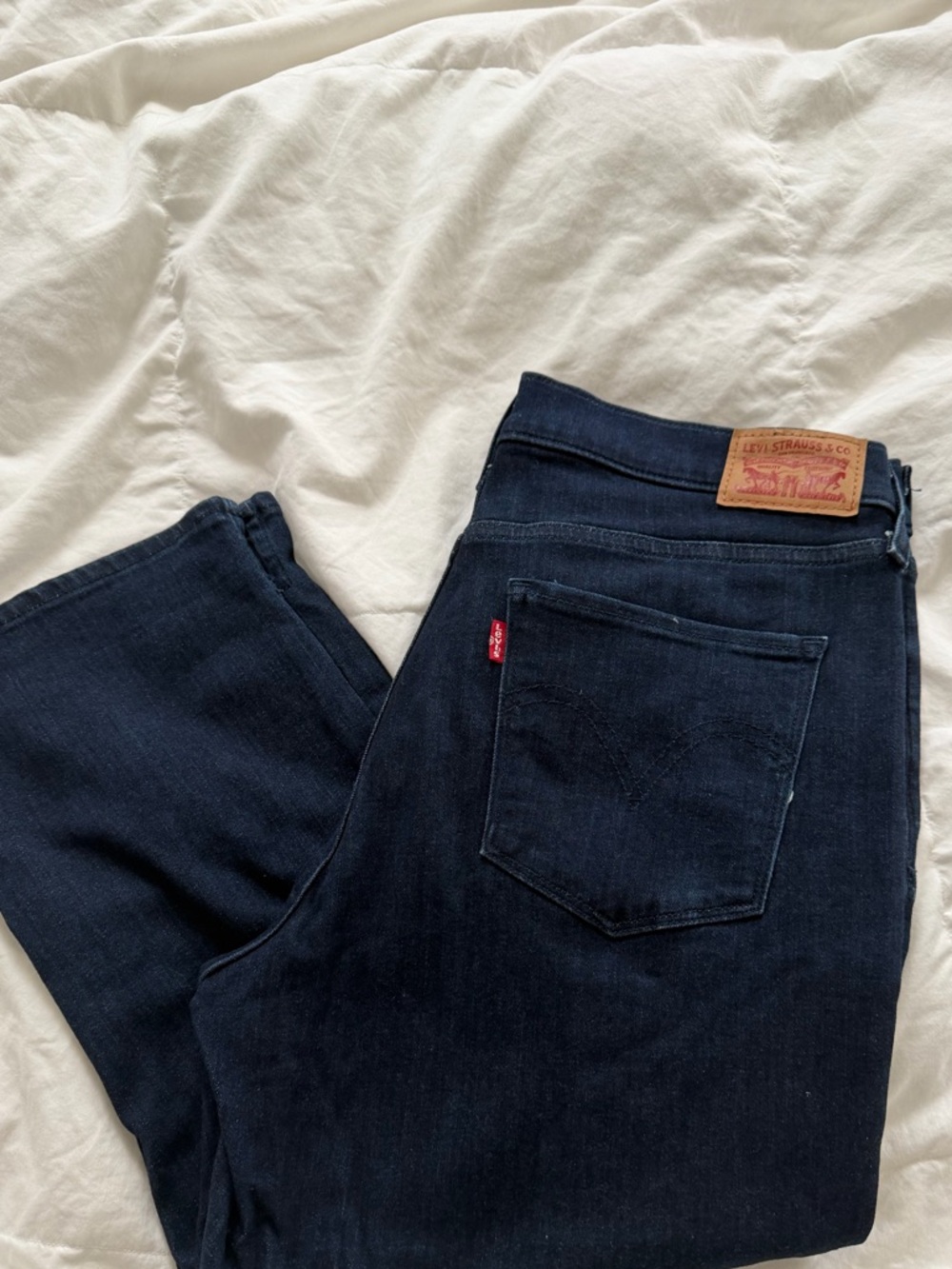 Levi's Dark Indigo Capri Jeans - Classic Back Pocket